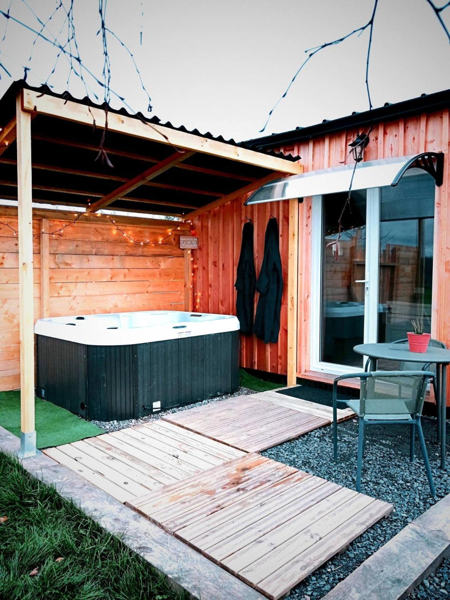 Chalet Cosy Avec Option Jacuzzi Saint-Genes-de-Fronsac Exterior photo